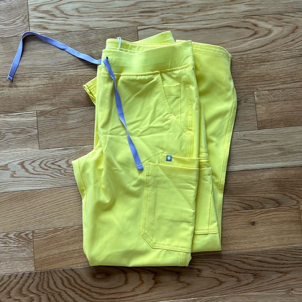 NWT! Yola skinny scrub pants